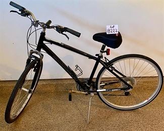 Lot 8222 $175.00 Diamondback Edgewood 10 Speed Mens Hybrid Bicycle w/ Shimano components and STA Tru Wheels.