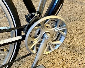 Lot 8222 $175.00 Diamondback Edgewood 10 Speed Mens Hybrid Bicycle w/ Shimano components and STA Tru Wheels.