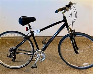 Lot 8222 $175.00 Diamondback Edgewood 10 Speed Mens Hybrid Bicycle w/ Shimano components and STA Tru Wheels.