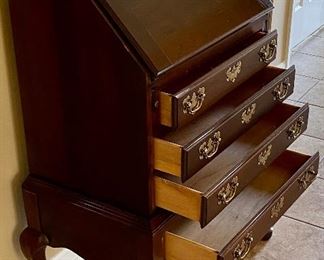 Lot 8260. $225.00. Queen Anne Slant Front Secretary/Desk with 4 drawers, and fold down top. 28" W x 18" D x 39 T