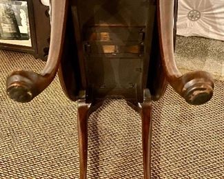 Lot. 8267. $125.00 Vintage side dark stained end table, with drop leaves that form a circular table when sides are up, features Queen Anne legs. Excellent Condition 16" W x 28" D x 24" T (open 32" W)