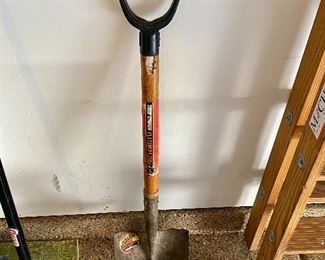 Lot 8282.$24.00 Clean sweep lot! Snow shovel, push broom 24", power step shovel.