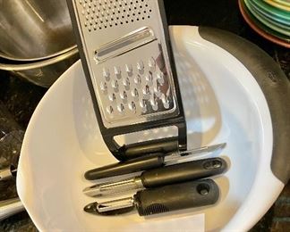 Lot 8288. $48.00. Large Lot Includes: Cuisinart Smart Electric Stick with 3 attachments: blender, whisk, chopper. 1 hand-held grater, 2 OXO peelers, 1 OXO rubber bottomed mixing bowl, set of 3 nesting metal mixing bowls. Perfect Rockin' housewarming gift!!