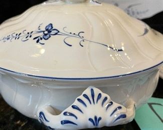 Lot 8290F. $120.00. Villeroy and Boch Luxemborg 3pc Serving set: 12" round platter with quasi-handles, 17" oval platter and a round covered casserole 8" x 3"T. Expensive pieces that are scarce.