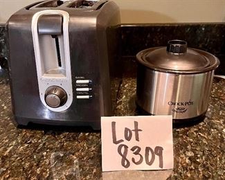 Lot 8309. $22.00 Black and Decker 2 slice toaster and Crock Pot "Little Dipper". Great Condition!