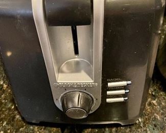 Lot 8309. $22.00 Black and Decker 2 slice toaster and Crock Pot "Little Dipper". Great Condition!