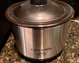 Lot 8309. $22.00 Black and Decker 2 slice toaster and Crock Pot "Little Dipper". Great Condition!