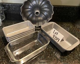 Lot 8314. $18.00. Lot of baking pans: 10" bundt pan; 4 mini-loaf tin pans; 2 standard metal loaf pans- like new condition; 1 pyrex glass standard loaf pan.