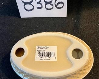 Lot 8386. $35.00 Oval mirror tray or hanging wall mirror 24" x 18" and a ceramic kleenex box holder and matching soap dish.