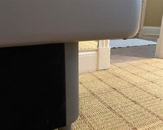 Hydromassage bed in pristine condition 