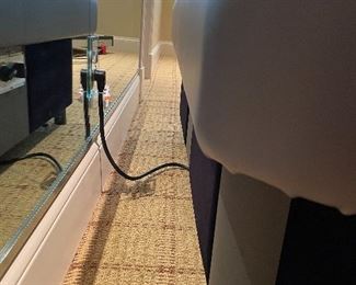 Hydromassage bed in pristine condition 