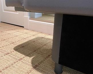 Hydromassage bed in pristine condition 