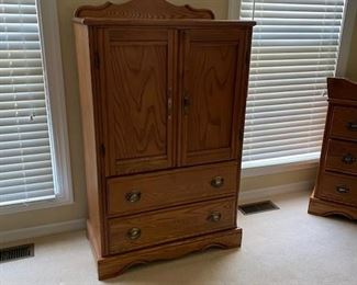 Armoire/ Wardrobe