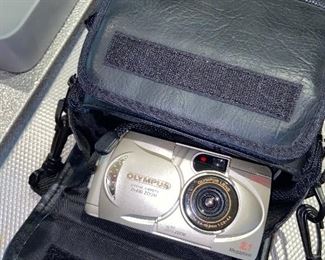 Olympus D-490 digital camera $20