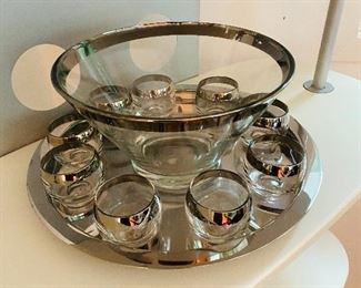 Dorothy Thorpe punch bowl and glass set