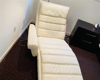 Yummy Italian Leather Chaise Lounge