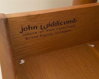 John Widdicomb Mid Century Desk! What a great size desk in amazing mid century form!! Some very light wear including a scratch to the top.
Measures 44" x 26" x 28"