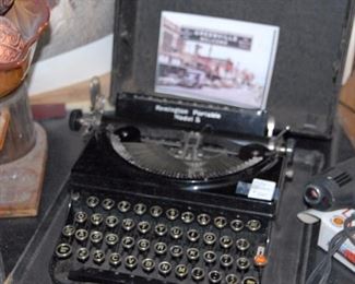 Remington Typewriter in like-new condition