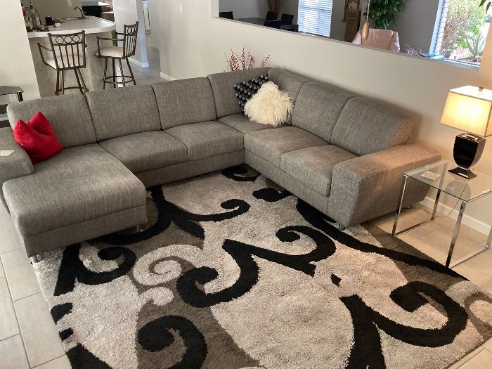 Stunning Euro styled sectional 11’x8’ (pillows included)
