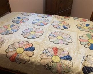 Vintage Happy Daisy Quilt