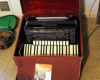 Vintage Dallape Organ Tone Accordion With Original Carrying Case