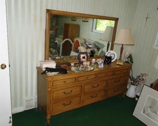White Furniture Dresser with mirror