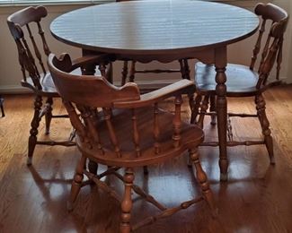 Vtg Colonial Maple Table Winsor Chairs