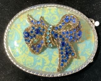 BTG ORG. CRYSTAL BOW in Relief Belt Buckle
