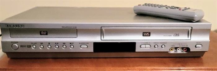 Samsung DVD-V4600 DVD / VCR Combo with Remote