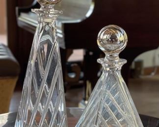 2pc Collevilca Crystal Glass Pyramid Decanter PAIR Italy Colle Vilca	SHort: 10x5x5in<BR>Tall: 14x4.25x4.25in	
