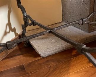 Heavy Wrought Iron Frame Granite tile top End Table SINGLE	26x32x32in	HxWxD
