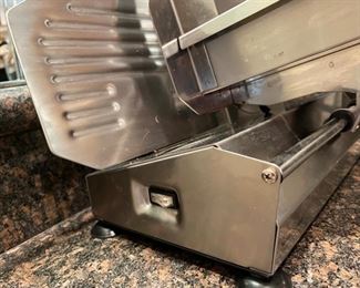 Waring Pro FS800 Electric Food Slicer	11x16x9in	HxWxD
