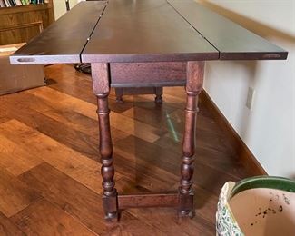 Bombay Dark Wood Fold Out Table	31x60x16-36	
