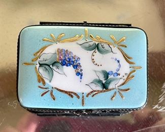 Hand Painted Limoges double Lid Porcelain Trinket Box	2x3x1.75in	
