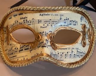 2pc Venetian Masks Sheet Music 	4x7x5in	
