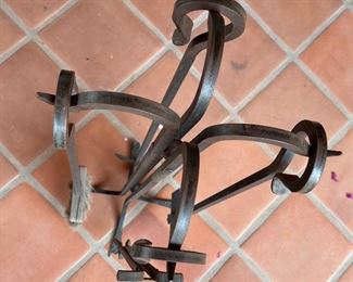 Heavy Wrought Iron Outdoor Fireplace Tool Set	40x12x12in	HxWxD
