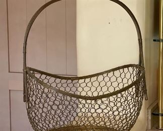 Giant Metal Wire Basket	24 x 21 x 18	HxWxD

