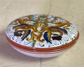 Italian Ceramics Deruta Trinket Box Hand Painted Dip A Mano Pottery Majolica	3.25in Diameter	
