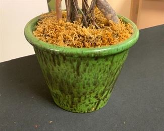 Green Pot with Dried Bouquet #1	30x15x15	HxWxD
