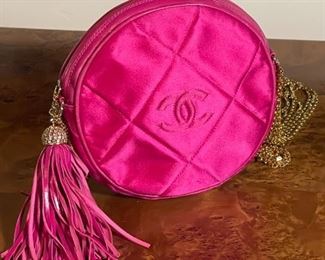 AUTH CHANEL ROUND CIRCLE CLUTCH ON CHAIN RED CC SHOULDER CROSSBODY BAG	6.5 in. Diameter x 1.5 in.	

