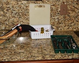 Group Lot of Miscellaneous Kitchen Items