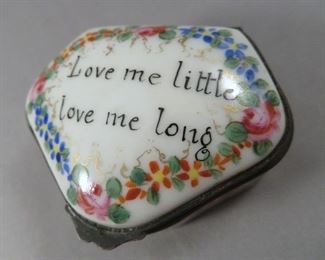 Antique Limoges porcelain pill or patch with motto