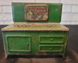 Vintage 1930’s Tin Little Orphan Annie Stove, by Louis Marx Co, USA