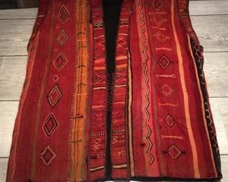 Vintage Moroccan Wool Kilim Vest, Timbuktu
30in l x 22.5in w when laid flat