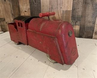 MARX PRESSED STEEL TRAIN ENGINE RIDE ON