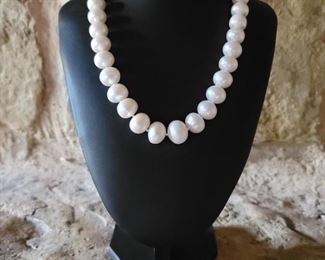Freshwater cultured pearls