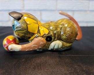 Marx Tin Litho Toy Rollover Cat and Ball Wind Up