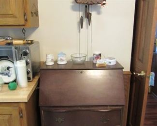 Small antique desk with drawers