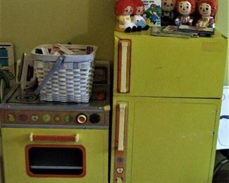 Vintage Metal - Tin Childs Kitchen Set