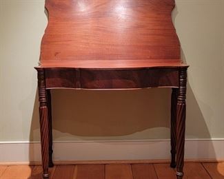 Table top extends to 36" square when open